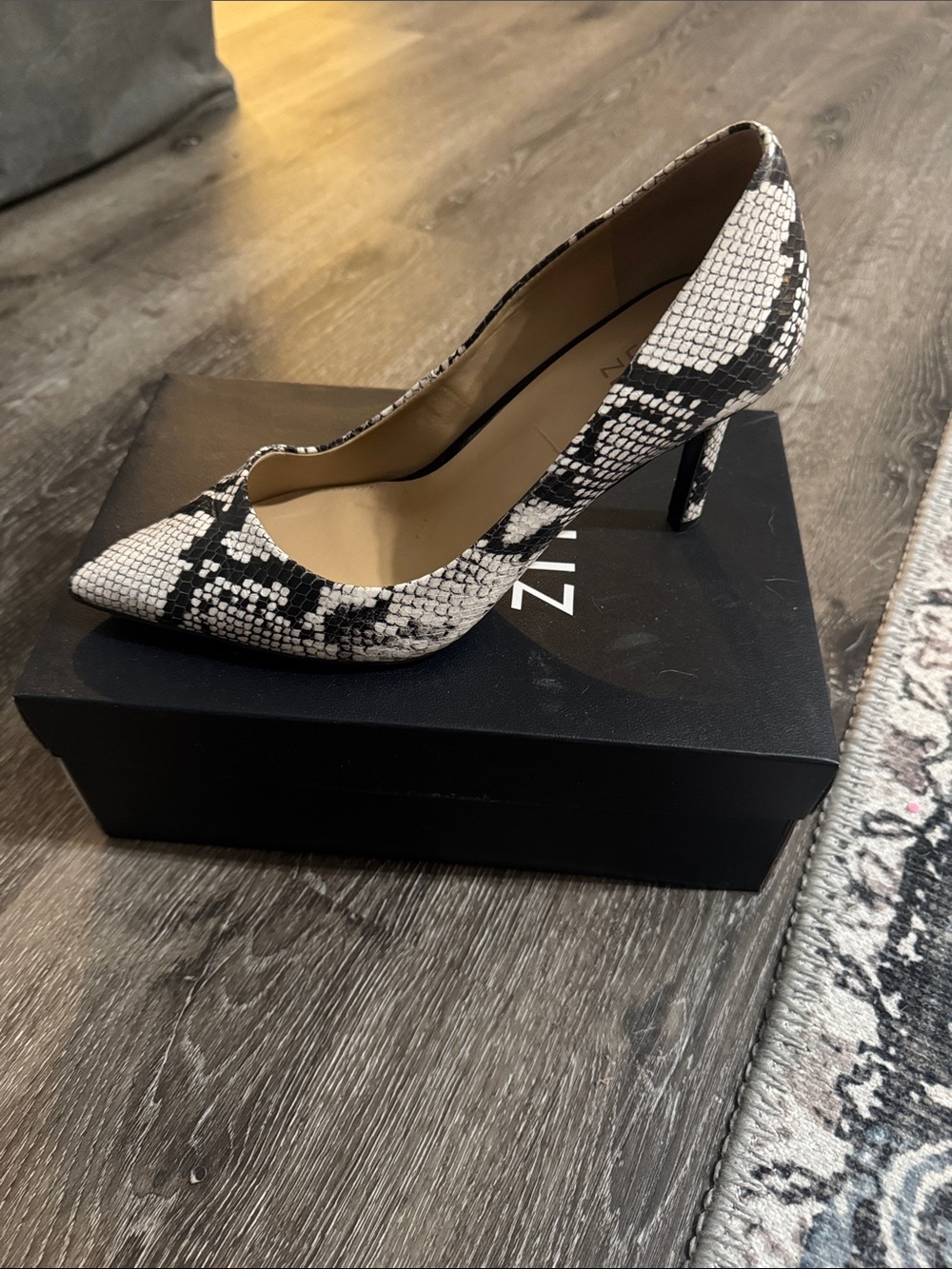 Anna Black & White Snake-Print Pointed Pump